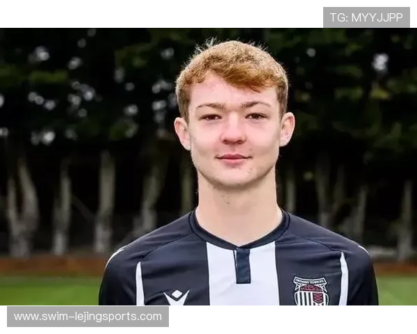 足球明星的妹妹崭露头角成为新一代运动天才引关注 足球明星的妹妹崭露头角成为新一代运动天才引关注